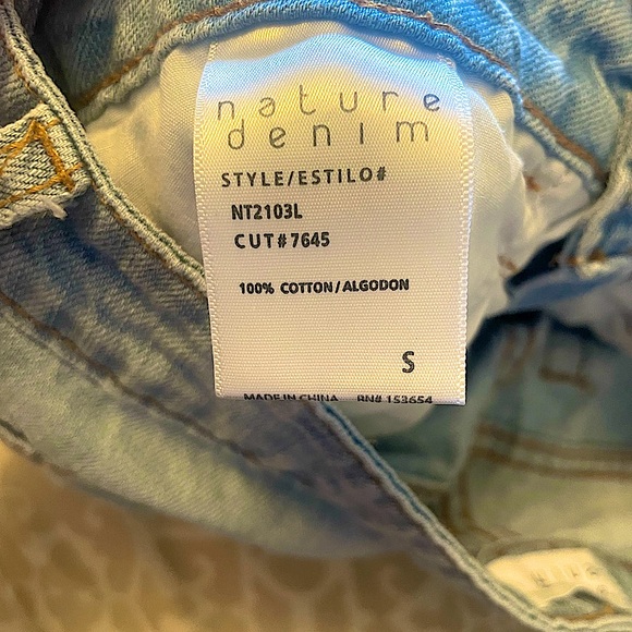 Pink Lily Denim Shorts - NWOT - Picture 3 of 3